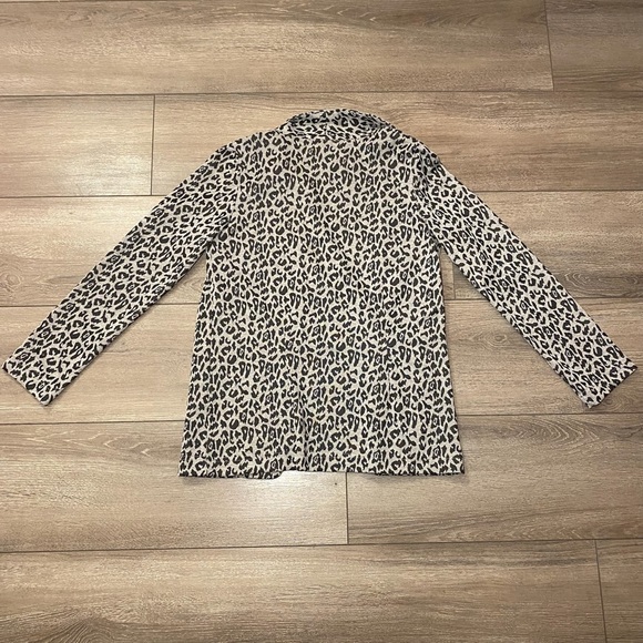 H&M gray leopard blazer - Picture 2 of 3